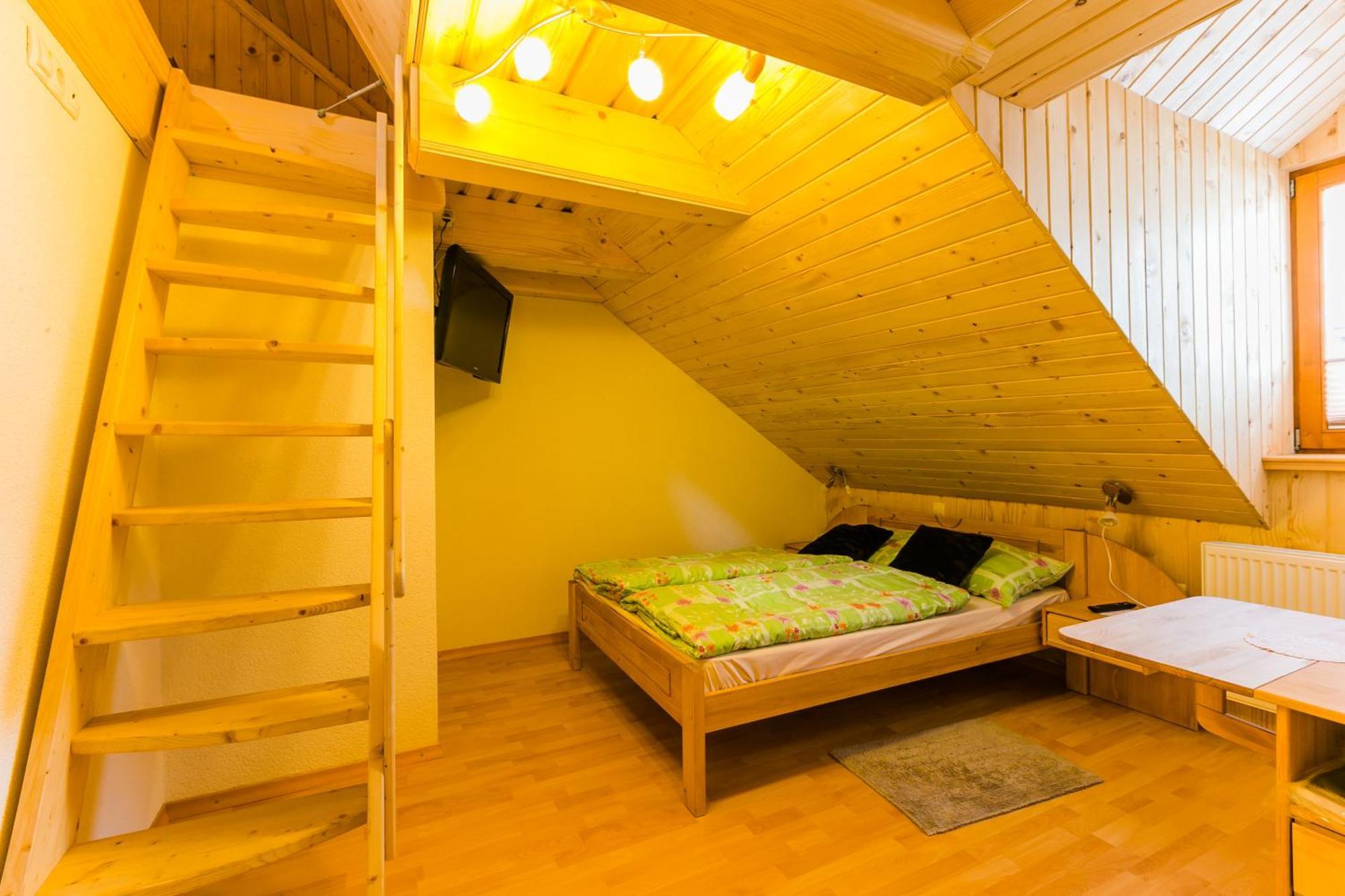 Ekoturizem Vizencar Hotell Cerklje na Gorenjskem Exteriör bild